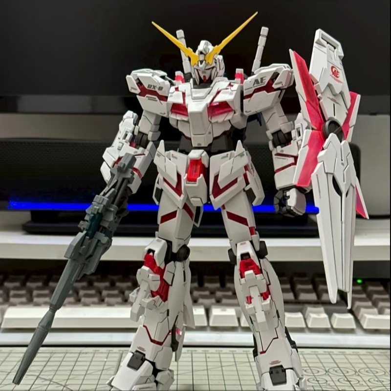 Bandai Gundam Rg - نموذج مجمع HG يونيكورن 1/144 جيم