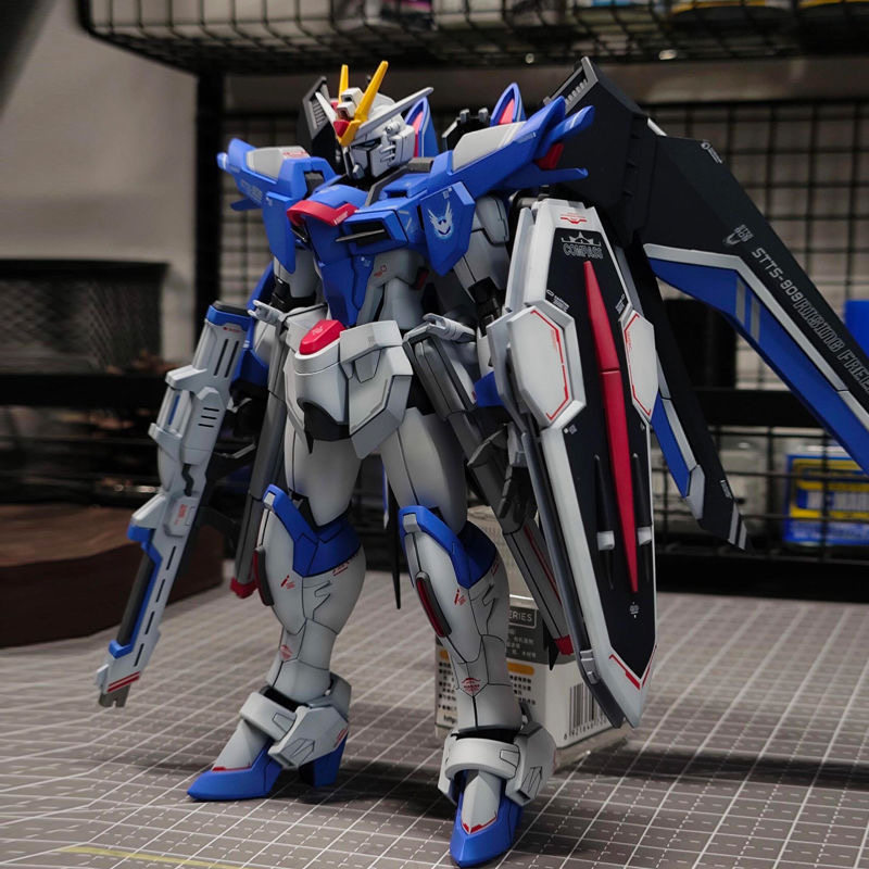 Bandai Gundam Rg - طقم نموذج ميكا بلاستيكي بمقياس 1/144