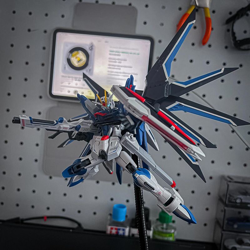 طقم نموذج ميكا بلاستيكي بمقياس - مراجعة Bandai Gundam Rg وسعره